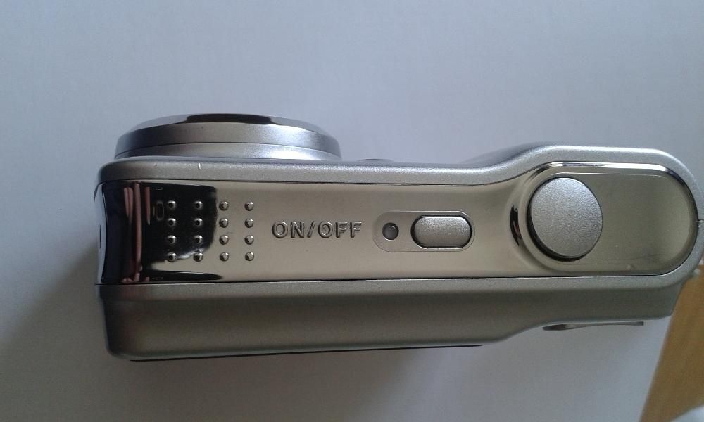 Máquina fotográfica Nikon Cool Pix 4 prateada