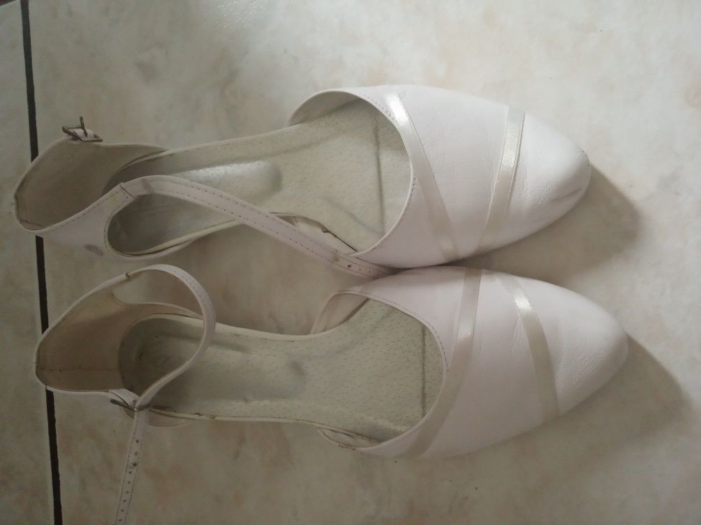 Buty ślubne białe 39, niskie
