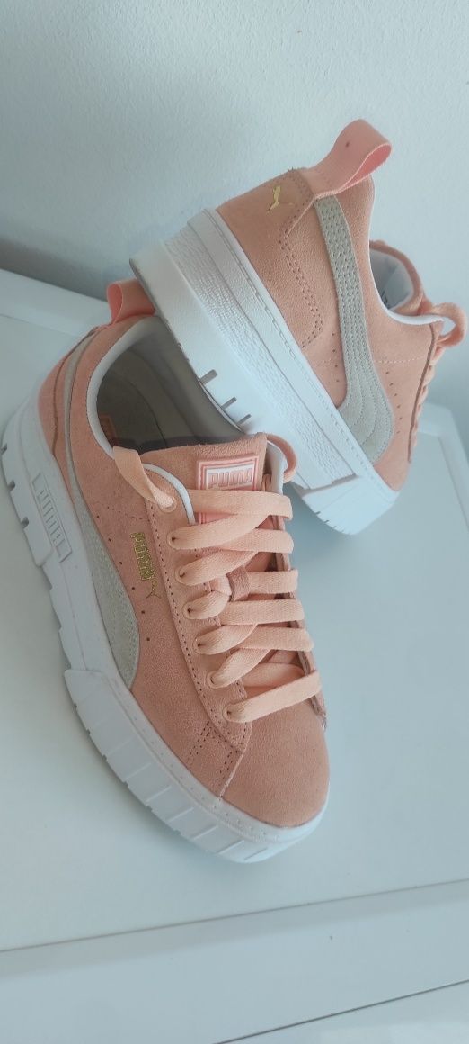 Buty Puma założone dwa razy