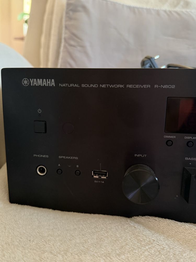 Amplituner stereo Yamaha R-N602