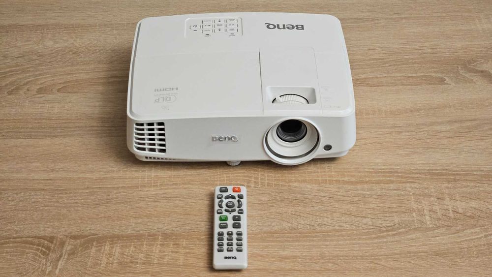 Проектор BenQ MH530 з HDMI кабелем (15 м) та кронштейном на стелю