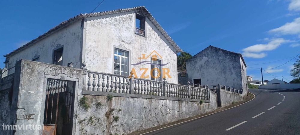 Moradia T2 para restaurar nos Altares