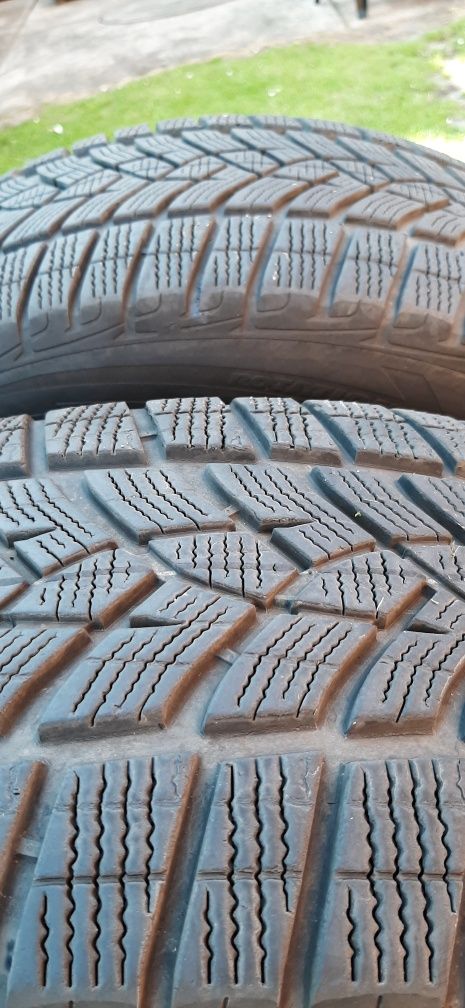 Opony zimowe Goodyear 235/55/19 105V