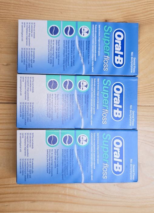 Nić dentystyczna super floss 21zł, 7zł sztuka.