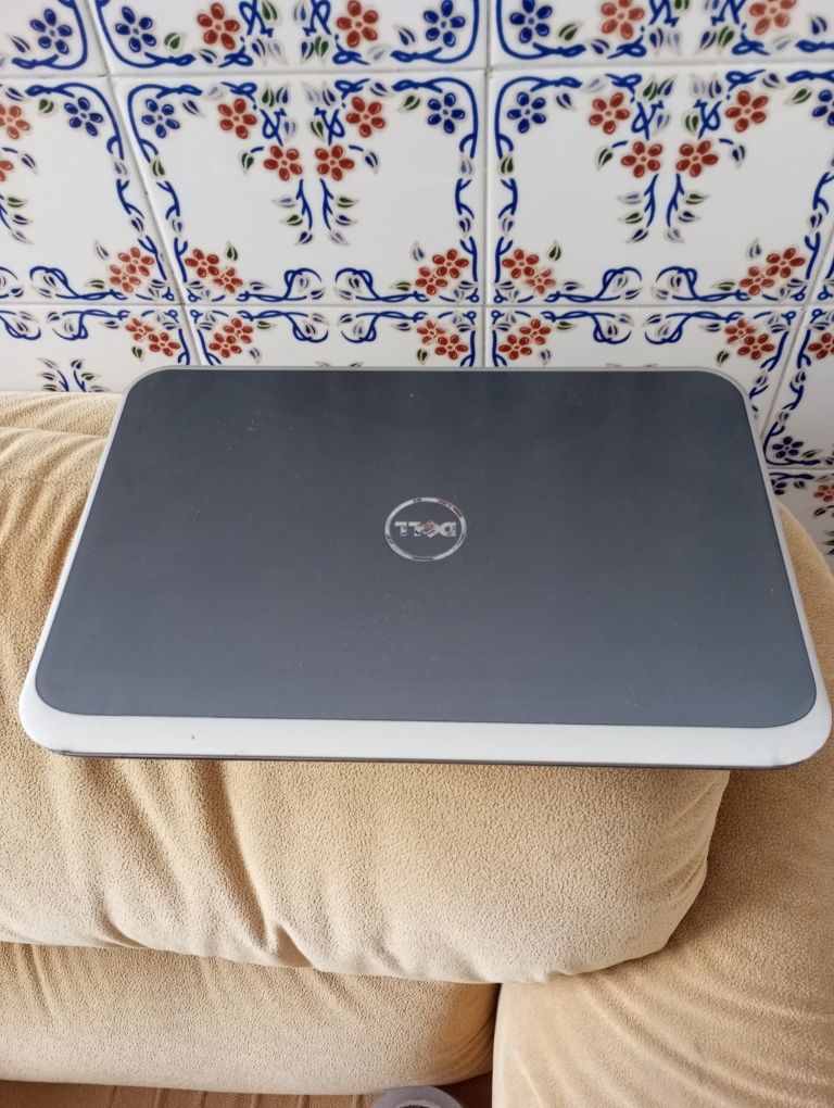 Portátil Dell Core i5 funcionando
