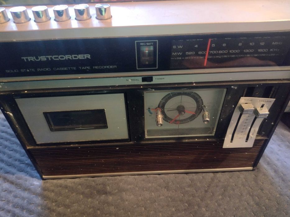 Radiomagnetofon trustcorder model 2400 FAS