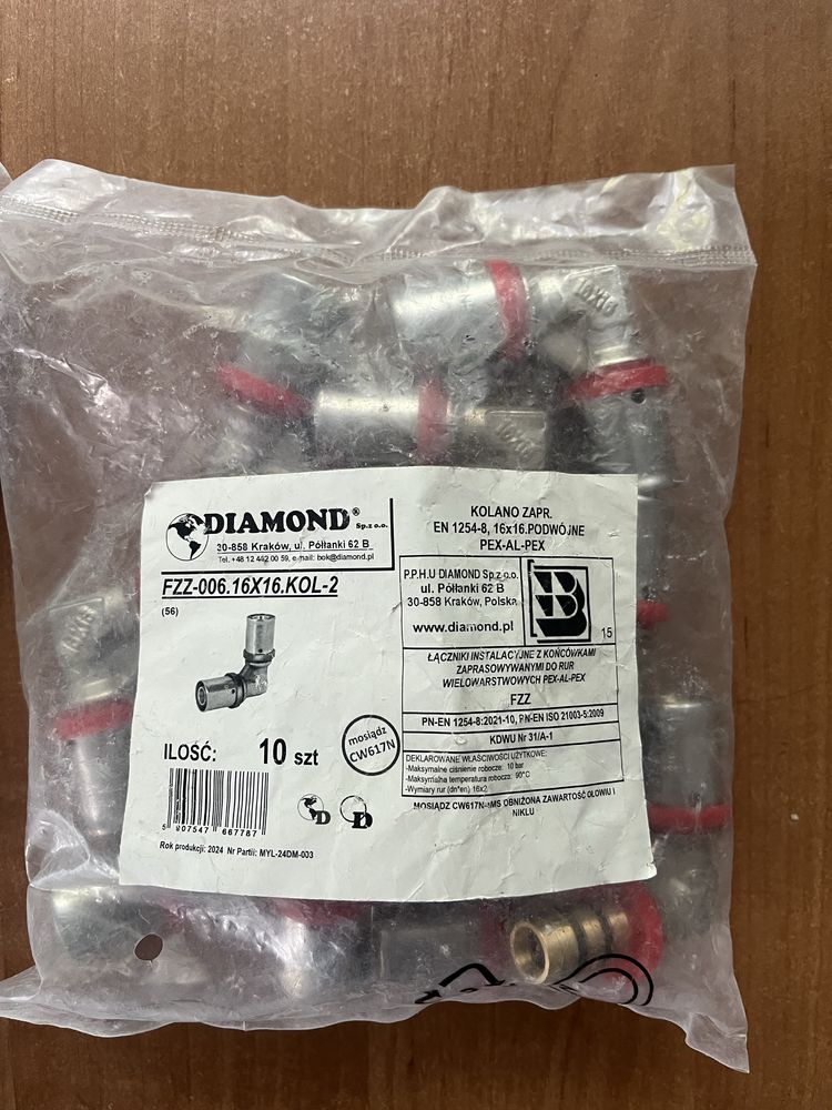Zaprsowane kolanko rownoprzelotowe zapras pex alupex 16x16