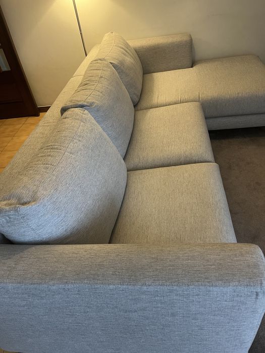 Sofá com chaise-lounge