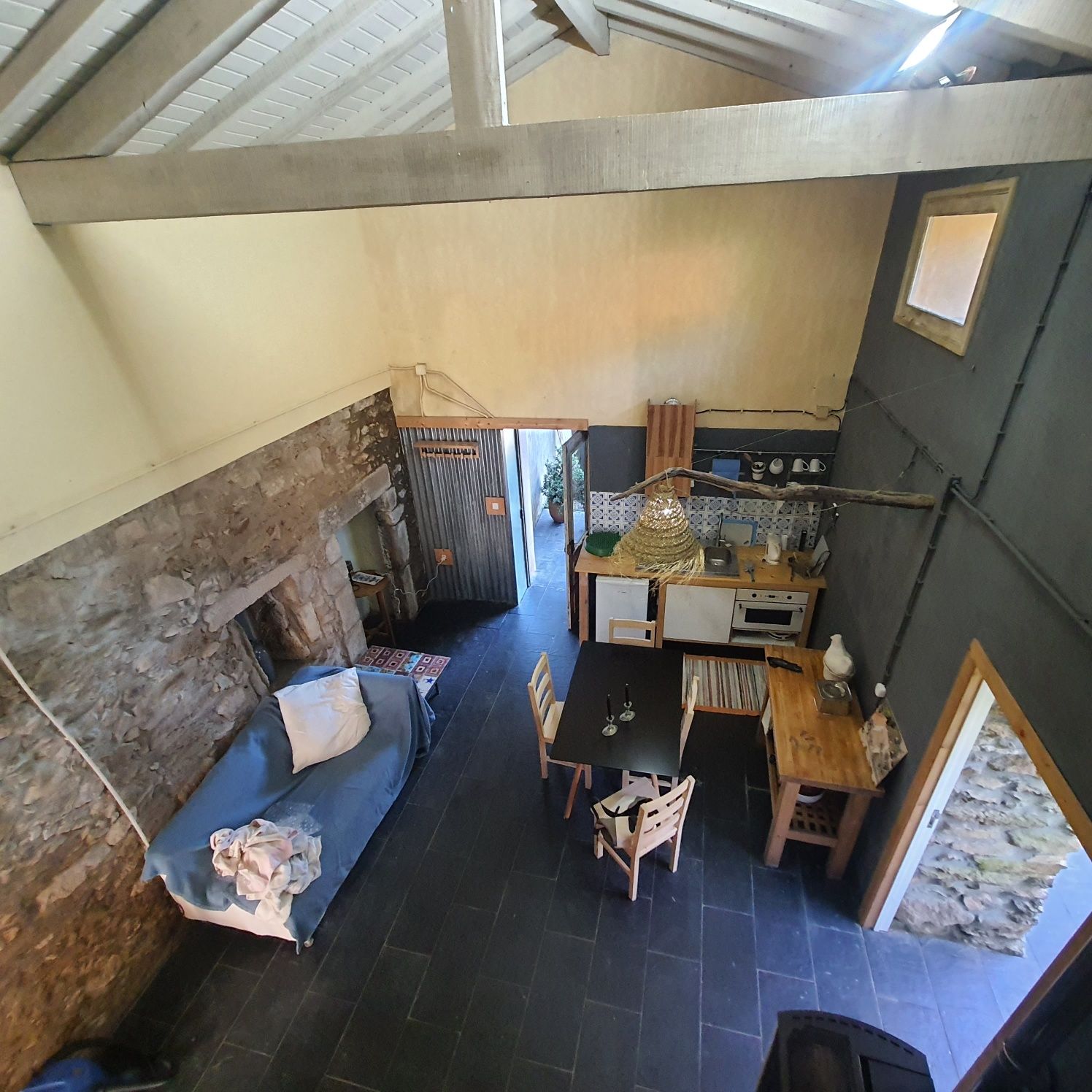 Alugo Casa Renovada