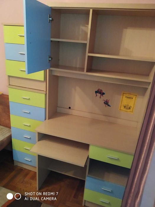 Дитячий письмовий стіл з двома тумбочками, Дитяче ліжко, Дитяча шафа