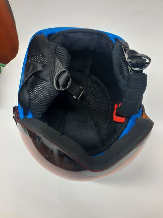 Kask narciarski z szybką