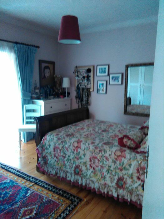 Moradia T3 c/ dois pisos e amplos jardins situada a 5 mn  da cidade vr