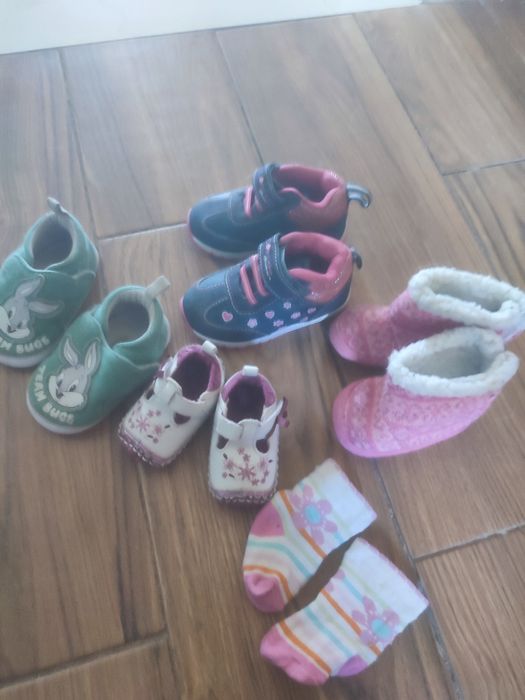 Zestaw bucików dla dziewczynki