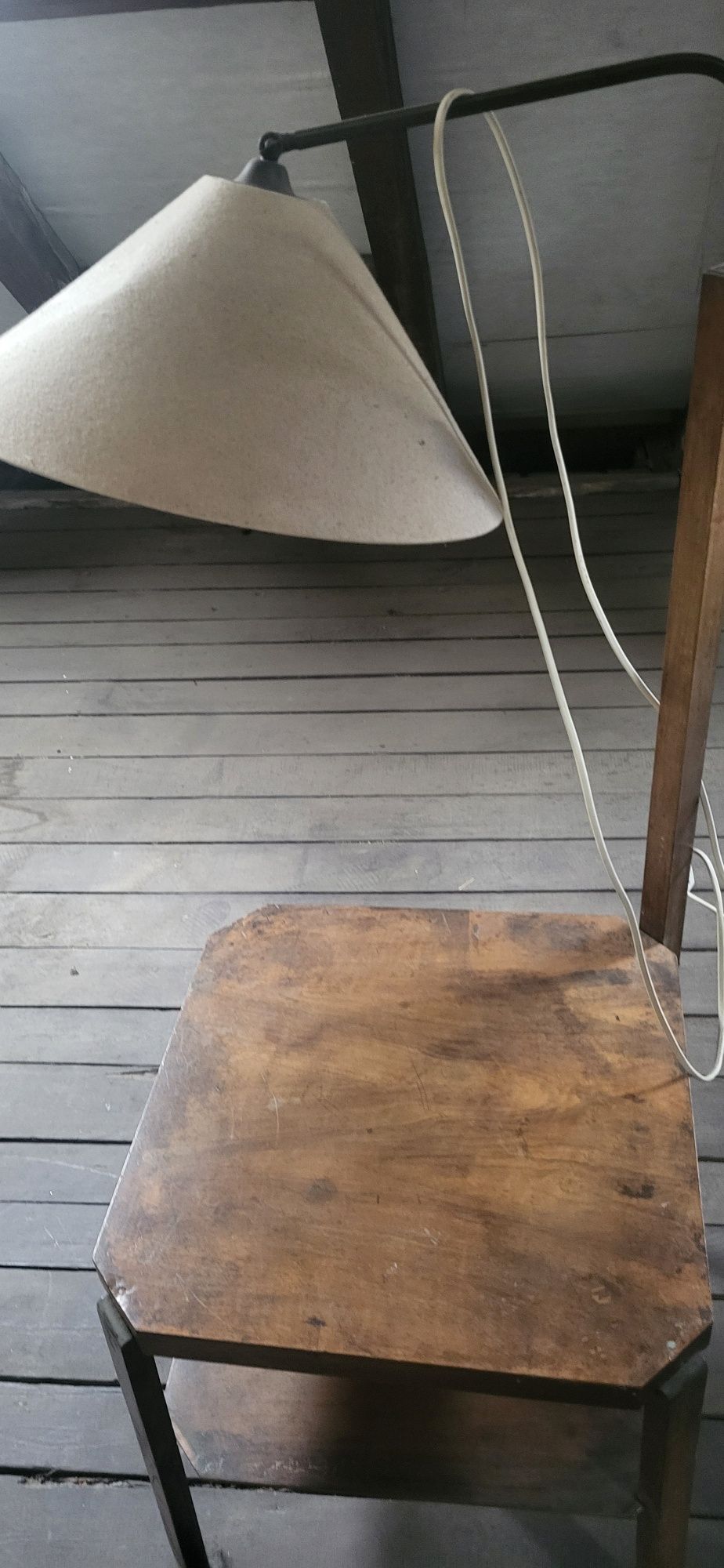 Lampa ze stolikiem