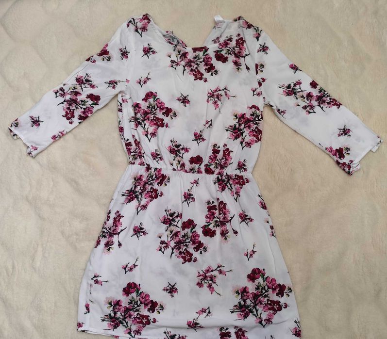 Biała sukienka diwided