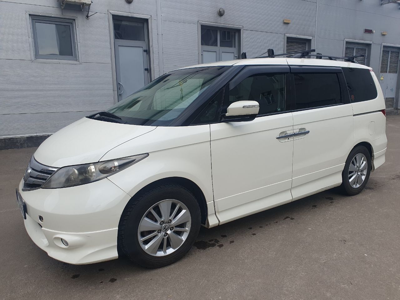 Мінівен Honda Elysion на 8 місць