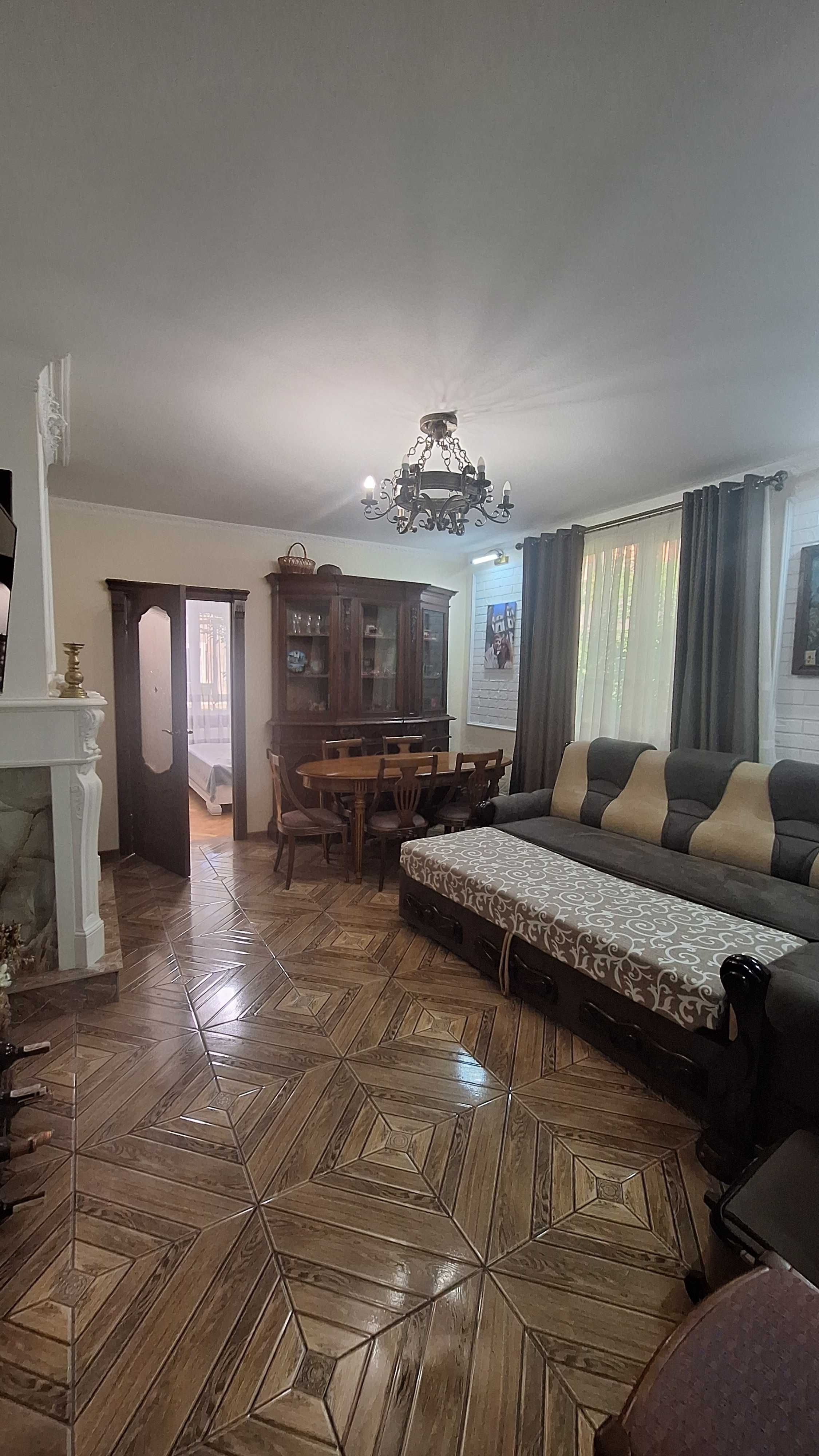 Продаж напівособняка в центрі міста
