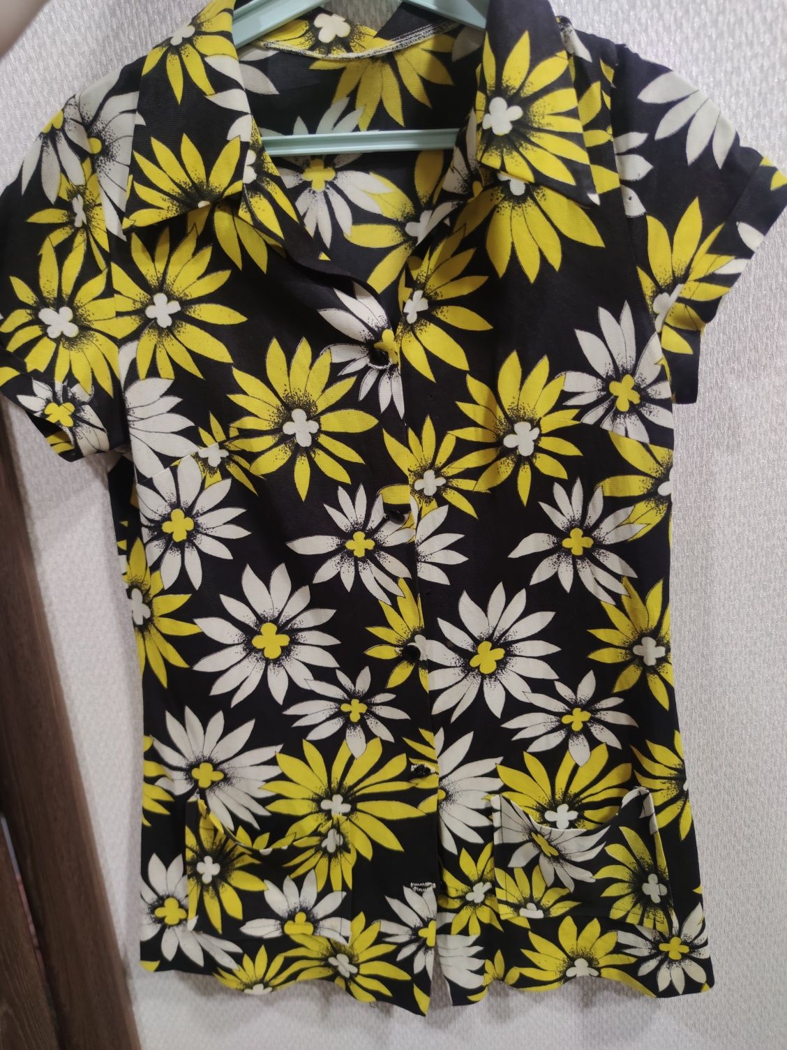 Рубашка в поломку, фіолетова,також рубажка з жовтими квітками,розмір s