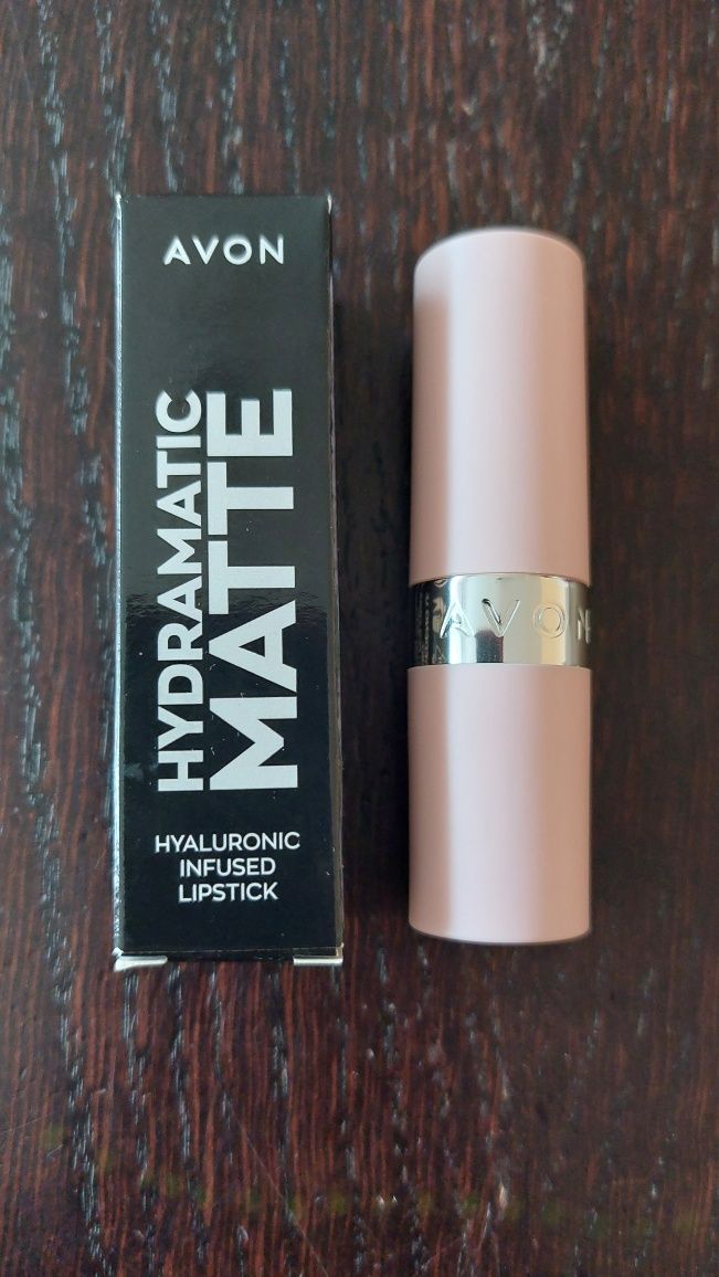 Avon Hydramatic matowa szminka z kwasem hialuronowym Nowość