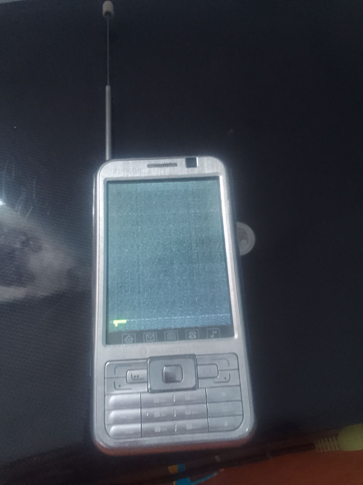 Iphone з телевізором ,стілусом можна слухати радіо без гарнітури