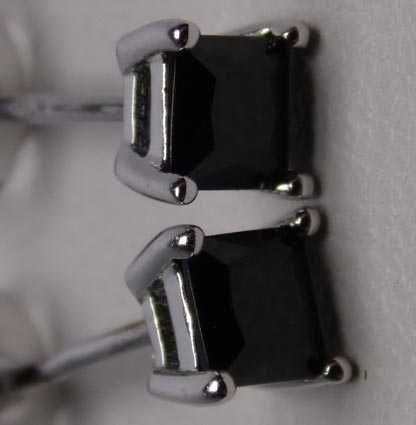 Delikatne srebrne kolczyki kwadratowe czarne cyrkonie sztyfty