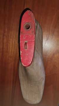Assim se faziam sapatos – forma antiga de sapateiro