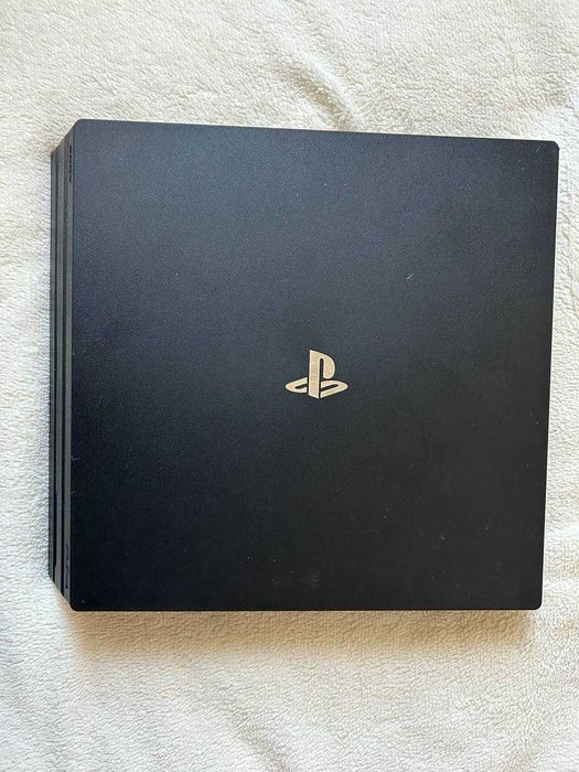 Игровая приставка Sony Playstation 4 Pro 1 Тб CUH-7215B