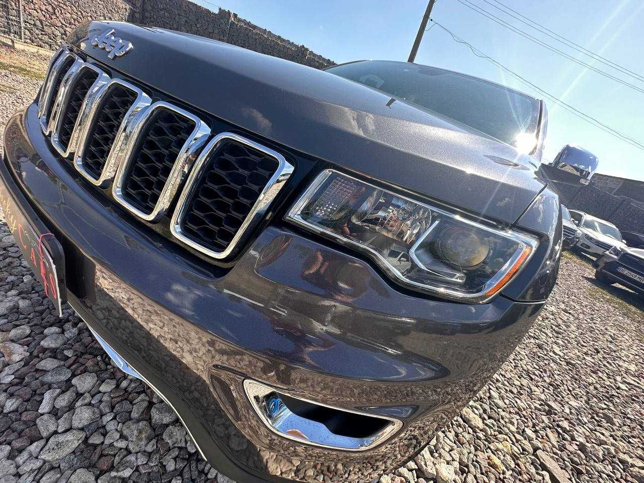 Авто  Jeep Grand Cherokee 2016