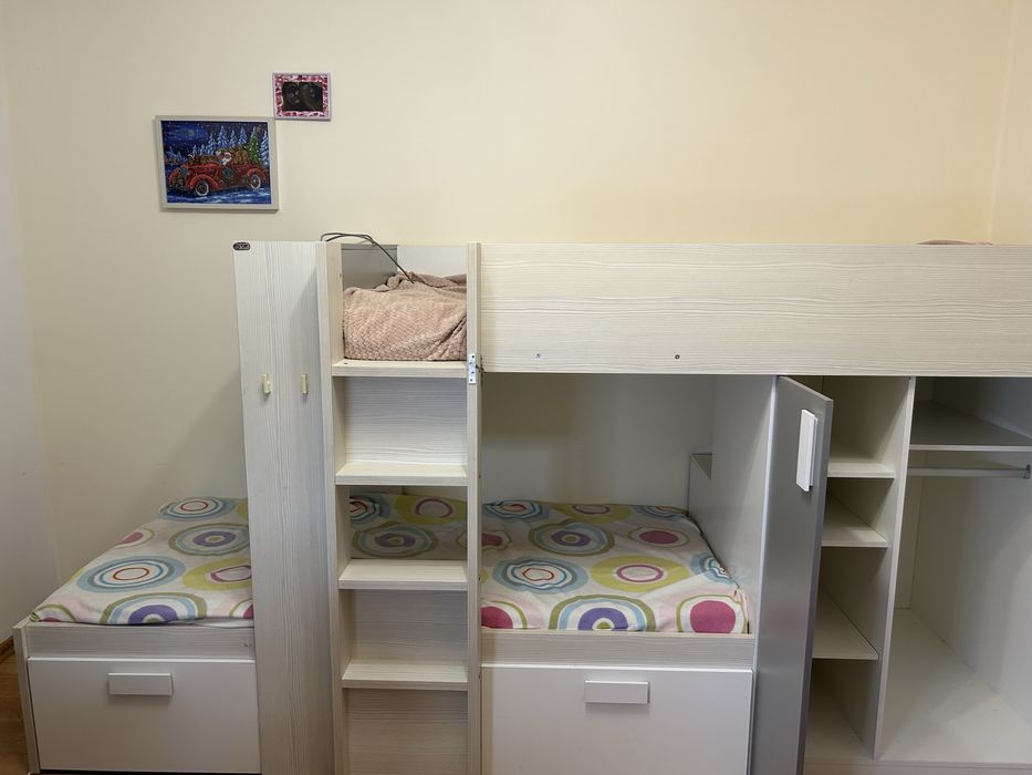 Łóżko piętrowe z szafa