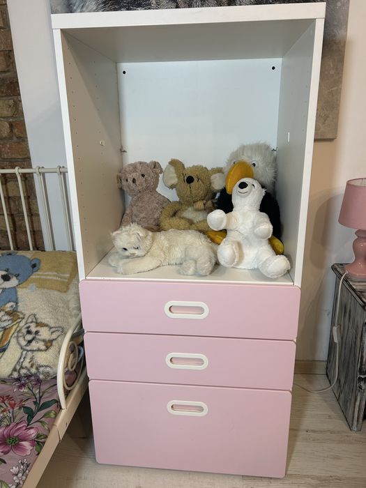 2 regaly do pokoju dziewczynki