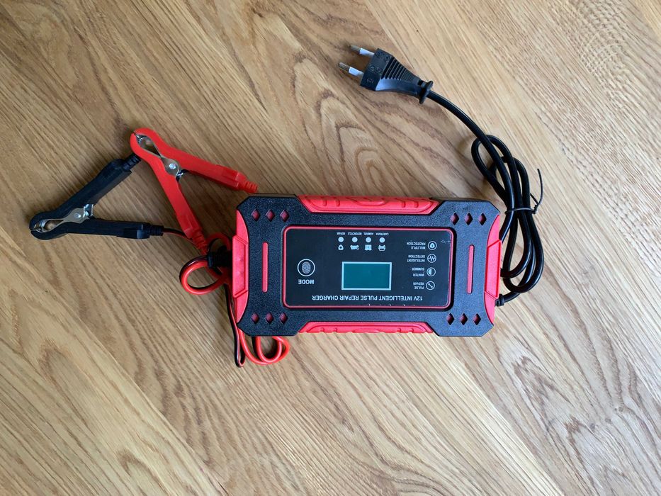 Inteligentna ładowarka akumulatora 12V 6A LCD poziom rozruch auta NOWA