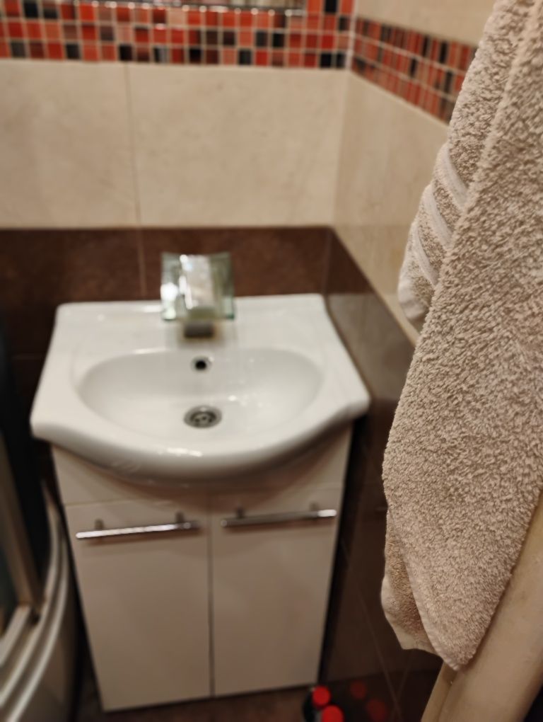Szafka umywalka bateria