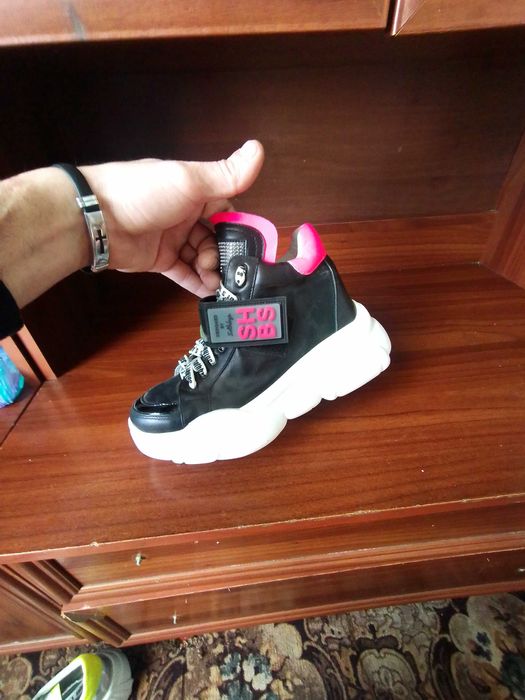 Женские кожаные кросовки