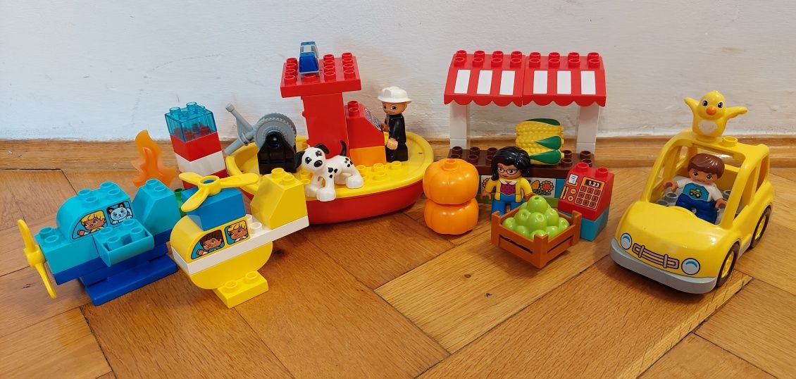 Klocki Lego Duplo łódź strażacka i na targu