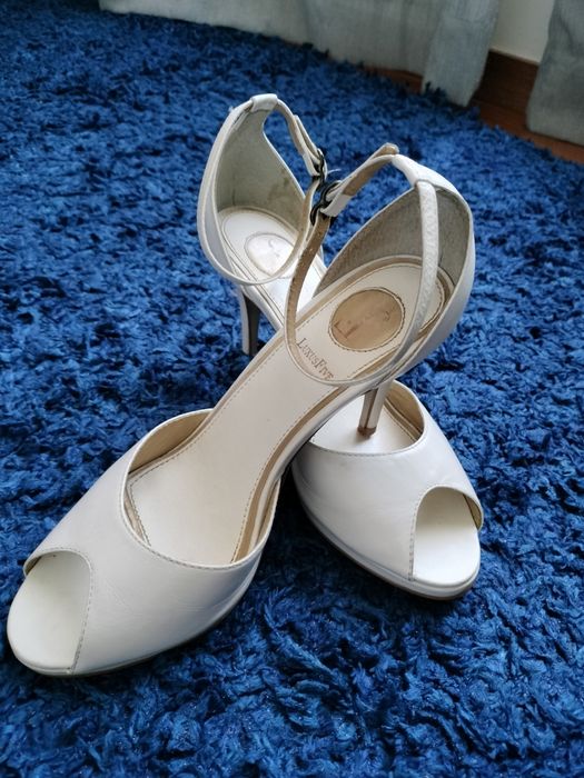 Sapatos brancos 37
