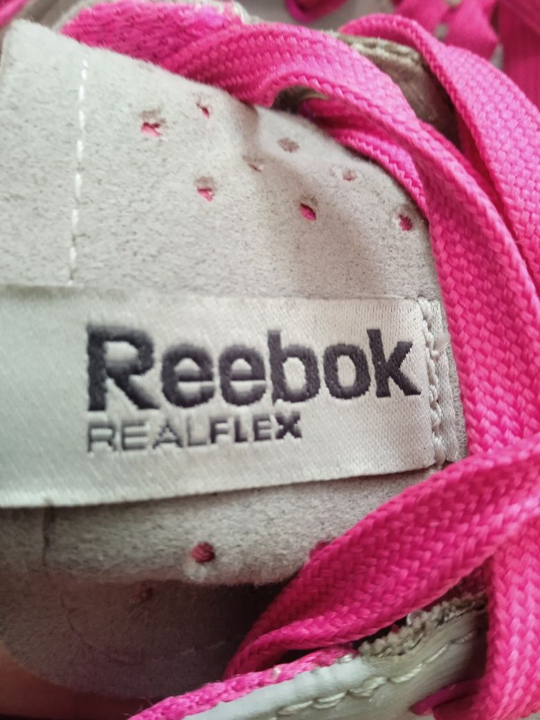 Кросівки жіночі Reebok realflex.