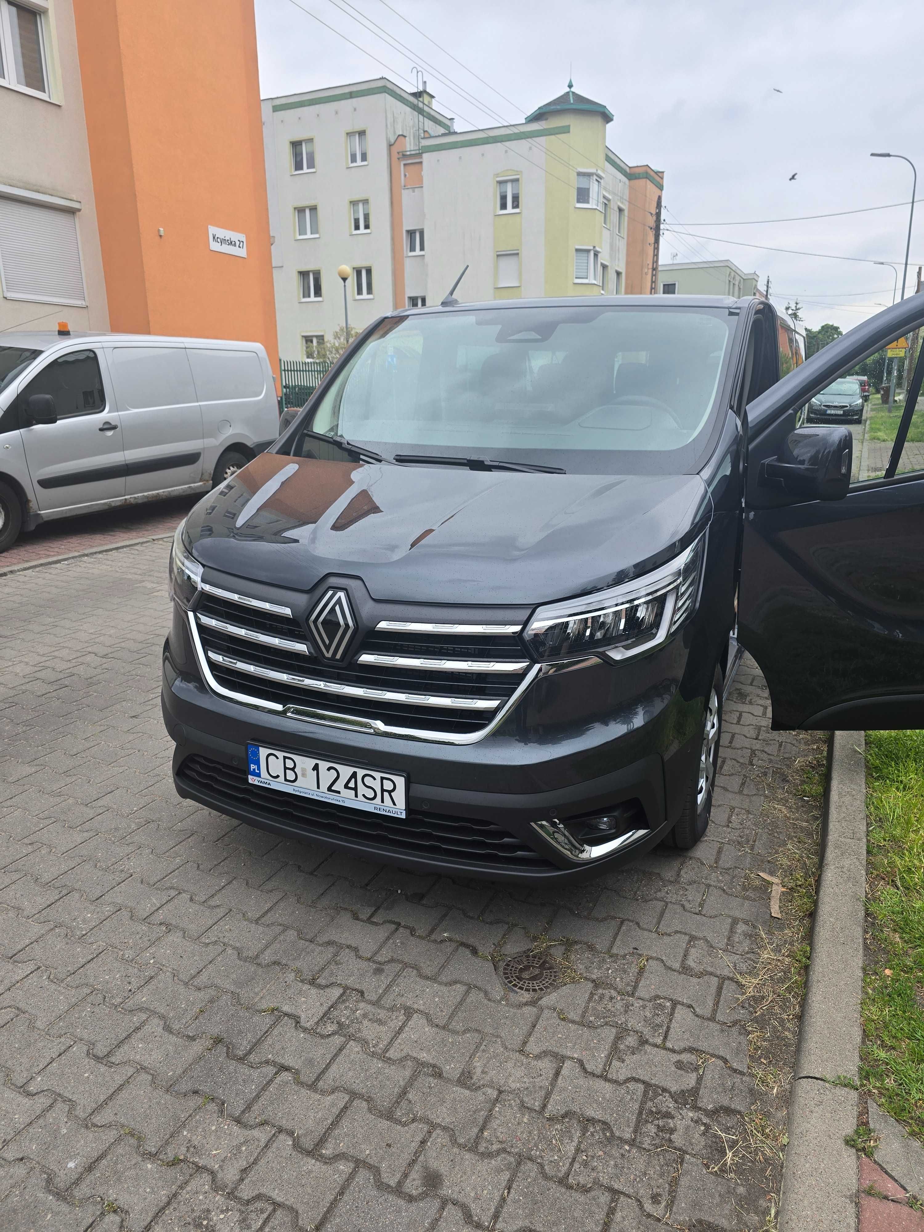 wynajem 9 - osobowego busa ( wersja long , automat , rocznik 2025 )