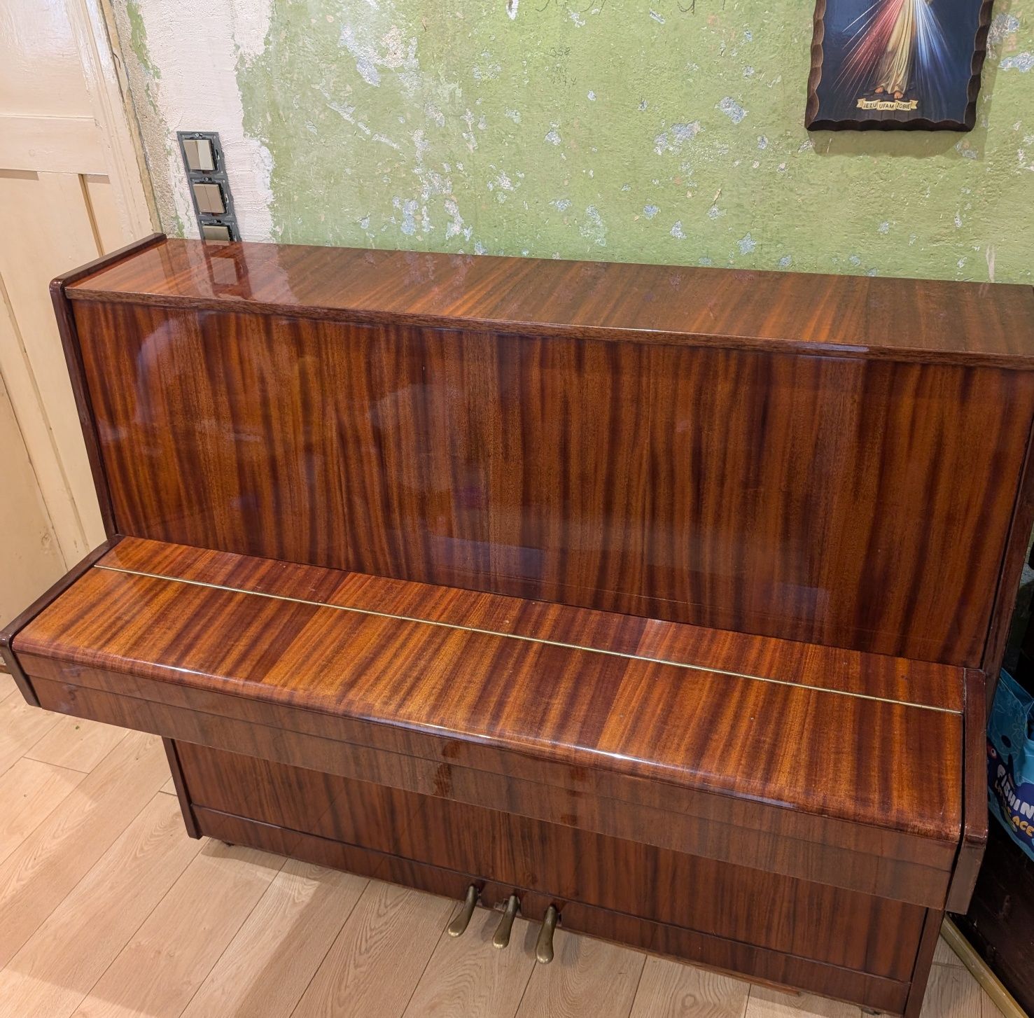 Pianino drewniane wysoki połysk