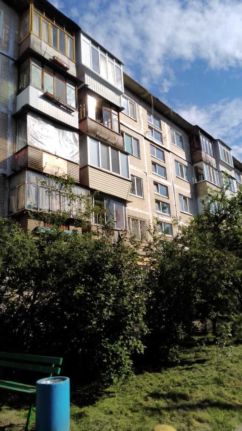 Продам двосторонню двокімнатну на Кубанській Україні (Жукова), 19.