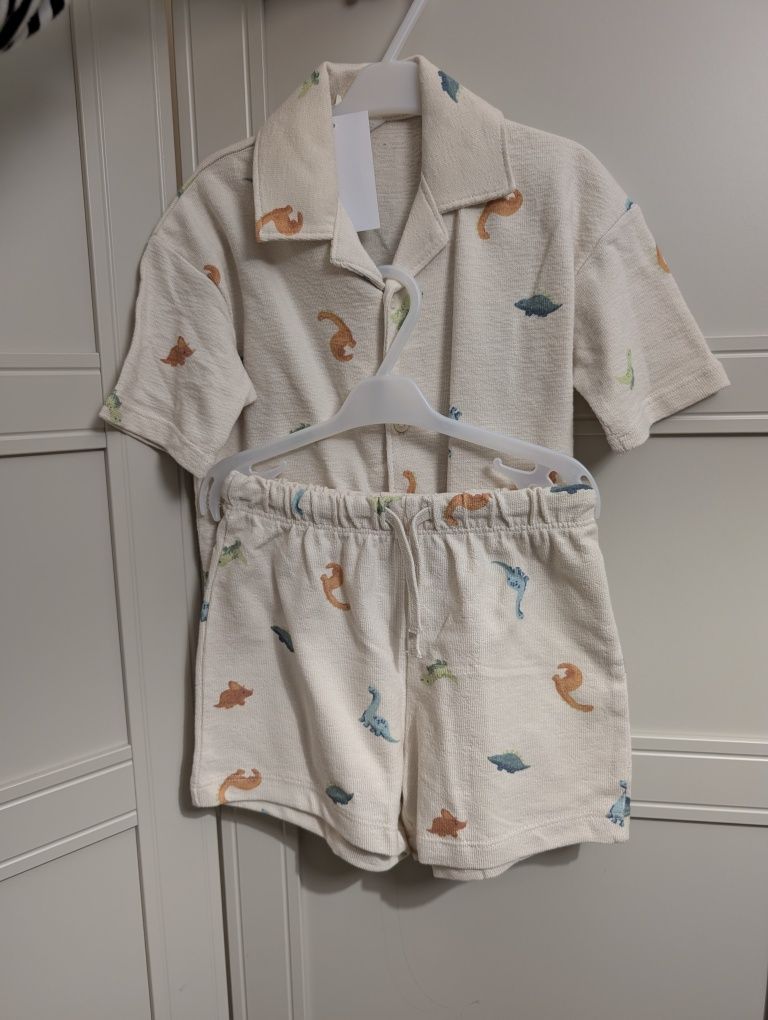 Cudny komplet H&M 104 kremowy dinozaury