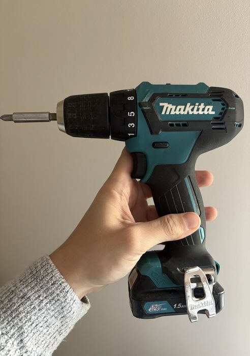 Makita DF333D Wiertarko - wkrętarka 12 V + 2 x 1,5 Ah