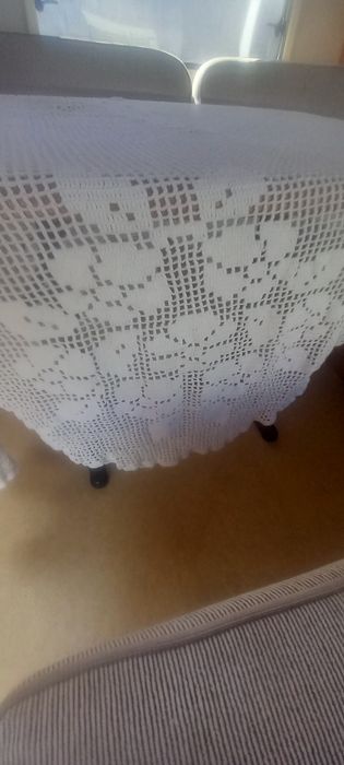 Toalha de mesa em renda para desocupar 50€
3 panos em renda 15€
Matosi