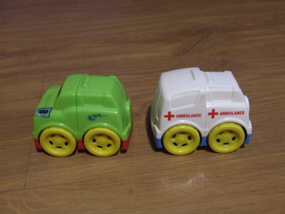 samochodziki ambulans + zielony