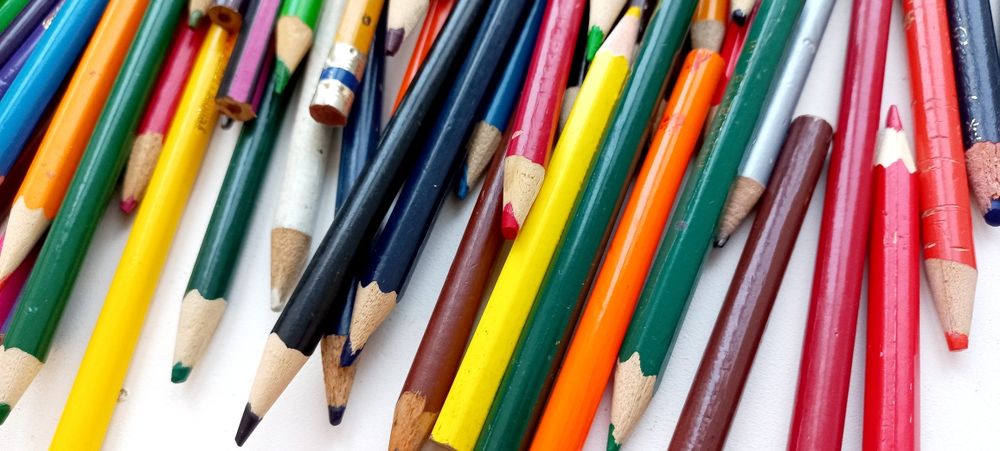 100 шт.олівців кольорові дерев'яні