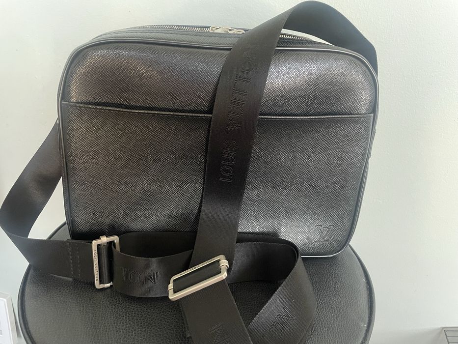 Louis vuitton taiga reporter kuferek okazja