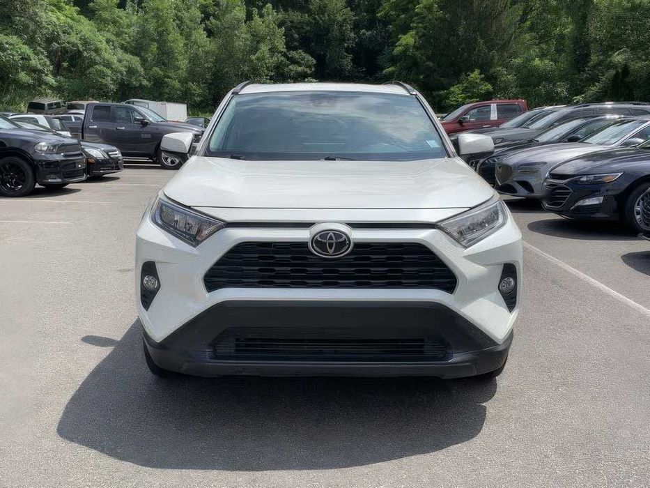 Toyota RAV4 XLE Premium      2021