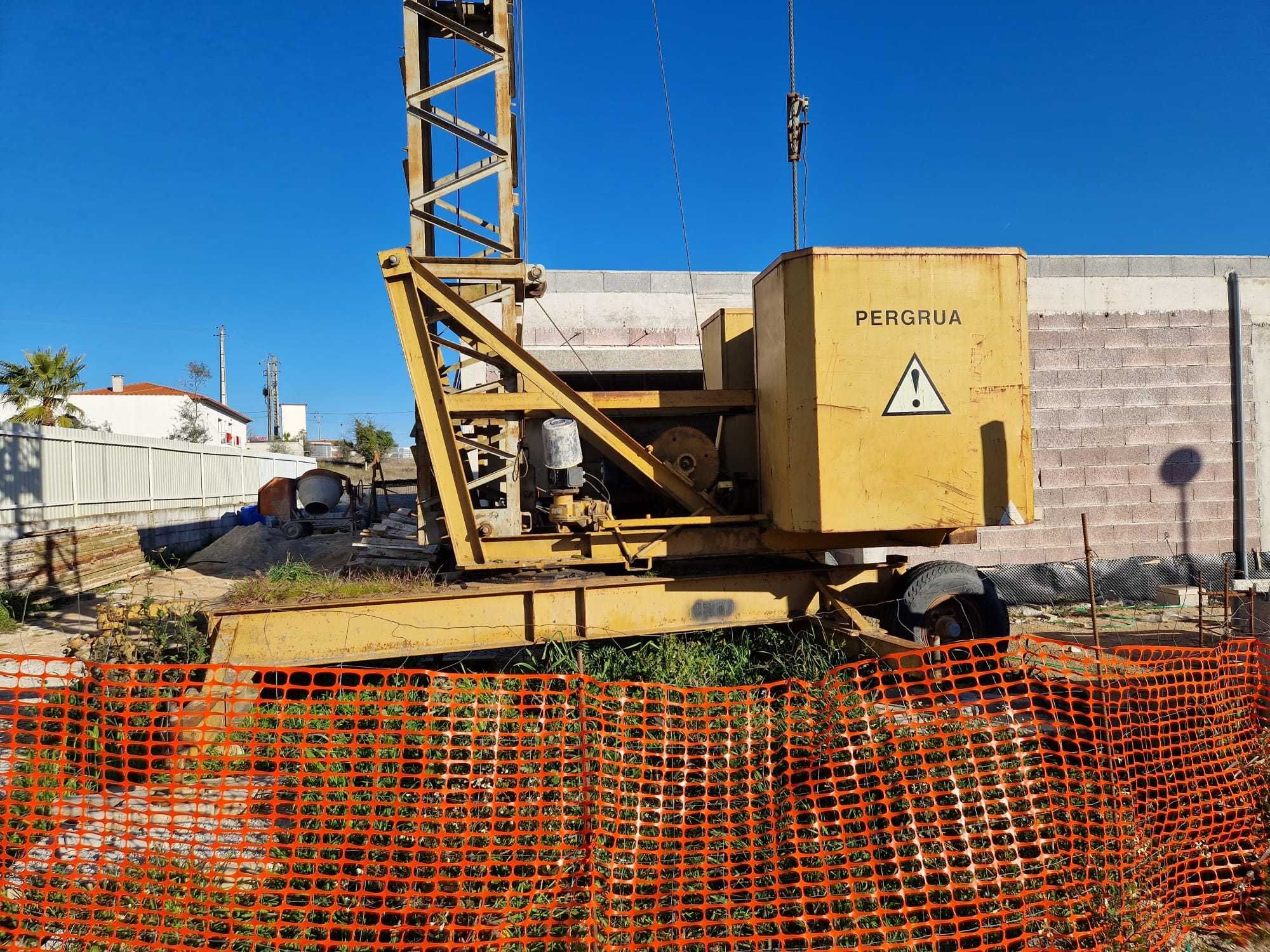 Grua automontante