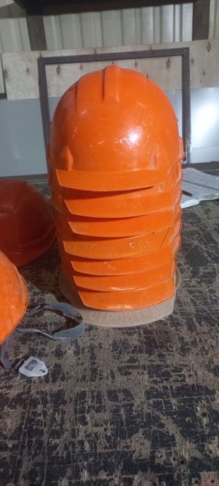 Каски будівельні, б/ в , робочий стан