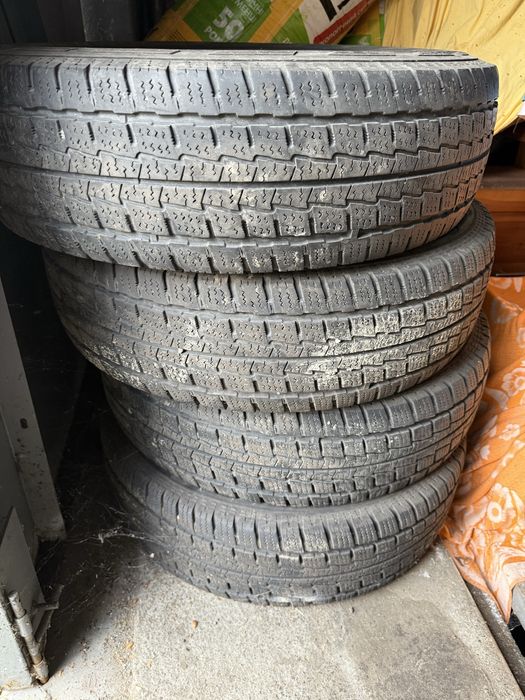 Hankook Winter RW06 215/75/16c