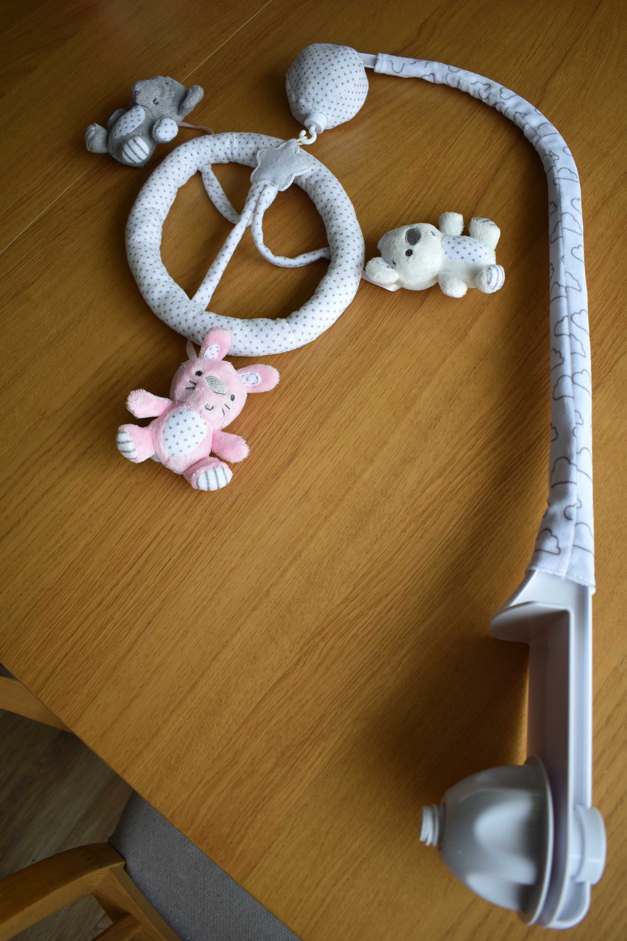 Karuzela z pozytywką na łóżeczko, pluszaki